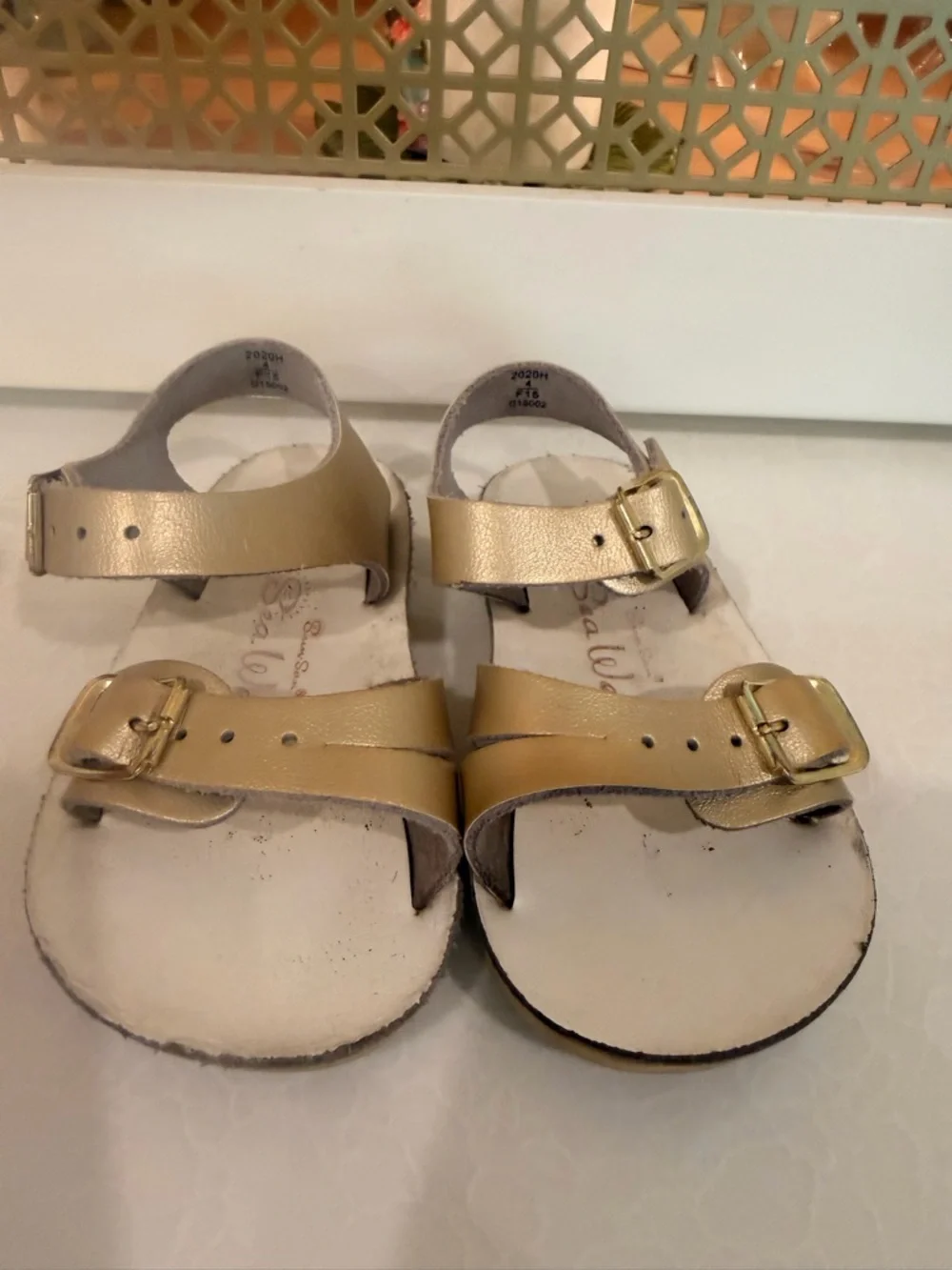 Children's Metallic Gold Buckle Sandals - Adjustable Straps! Sea Wees! Size 4 - Picture 2 of 7